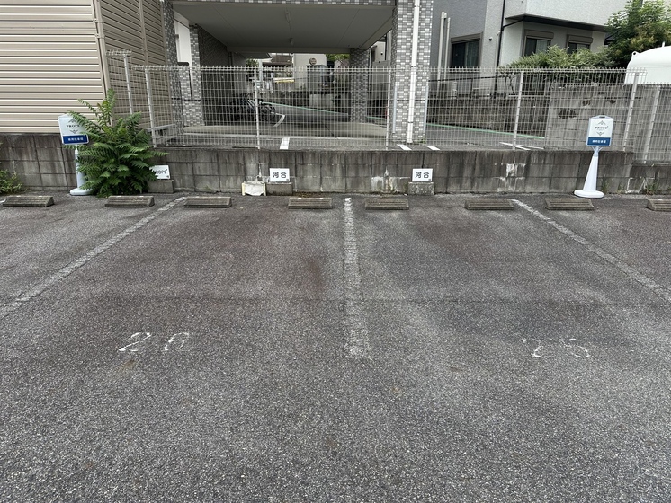 「まさき整骨院」さんの横の広い駐車場25or26