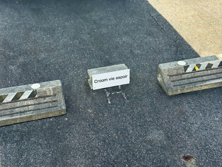 駐車場はこの看板が目印★