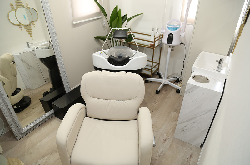 頭浸浴の施術ルームです