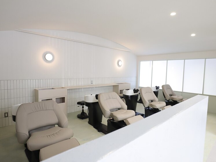 ［1F hair］寝心地抜群のシャンプー台