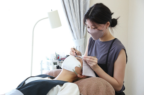 経験豊富なアイリストの施術だから初心者も安心