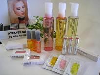 人気のメイク・ヘアケア商品なども充実