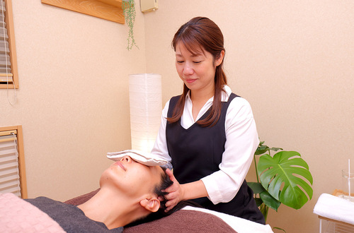 深い眠りへと誘うドライヘッド「深眠タッチセラピー®」で癒し◎