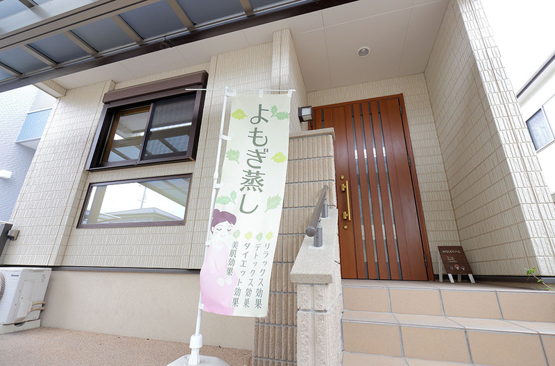 外観はのぼりが目印です。