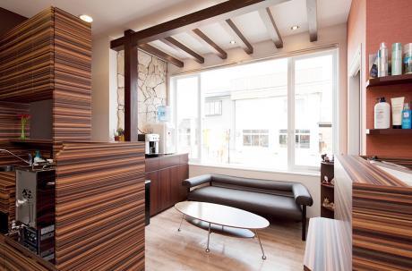 「ヘアーサロンKONDOH」の一角にお店はあります